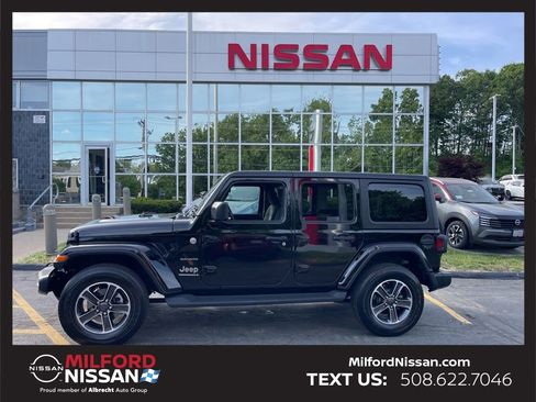 Used 2023 Jeep Wrangler Unlimited Sahara w/ Cold Weather Group AWD/4WD image 2