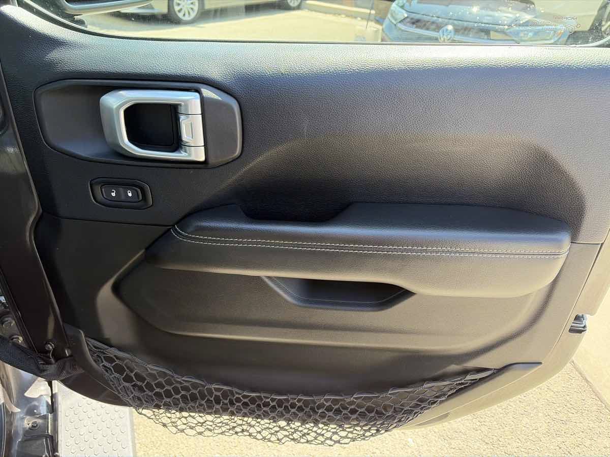 Used 2019 Jeep Wrangler Unlimited Sahara AWD/4WD image 26