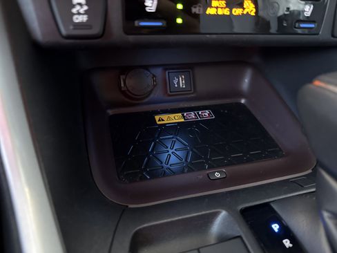 Used 2024 Toyota RAV4 Limited image 30