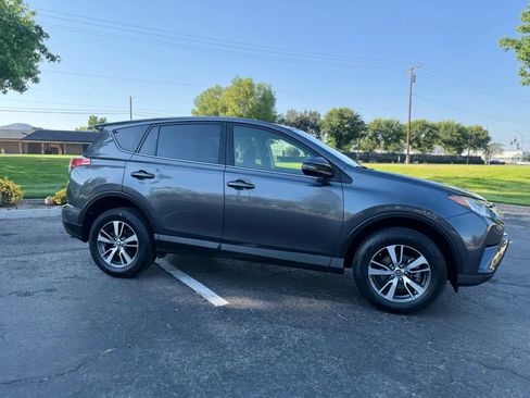 Used 2018 Toyota RAV4 XLE w/ Carpet Mat Package FWD image 30