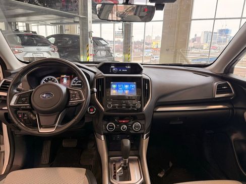 Used 2022 Subaru Forester Premium image 11