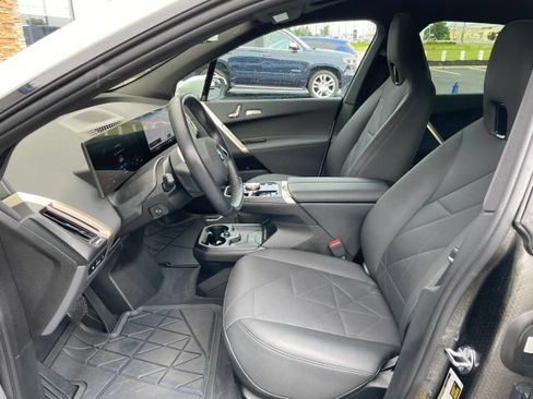 Used 2024 BMW iX xDrive50 w/ Premium Package AWD/4WD image 18