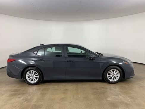 Used 2025 Toyota Camry LE image 5