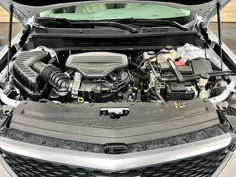 Used 2025 Cadillac XT6 Premium Luxury FWD image 9