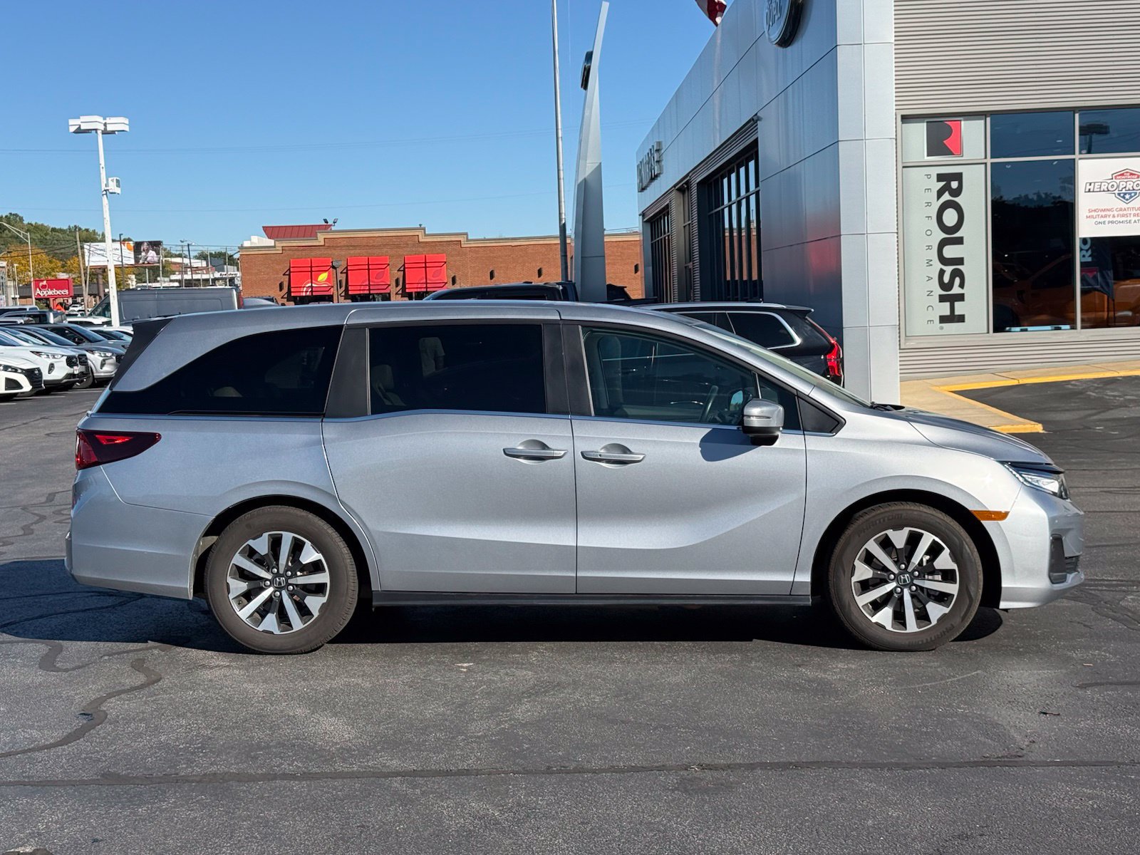 Used 2025 Honda Odyssey EX-L image 3