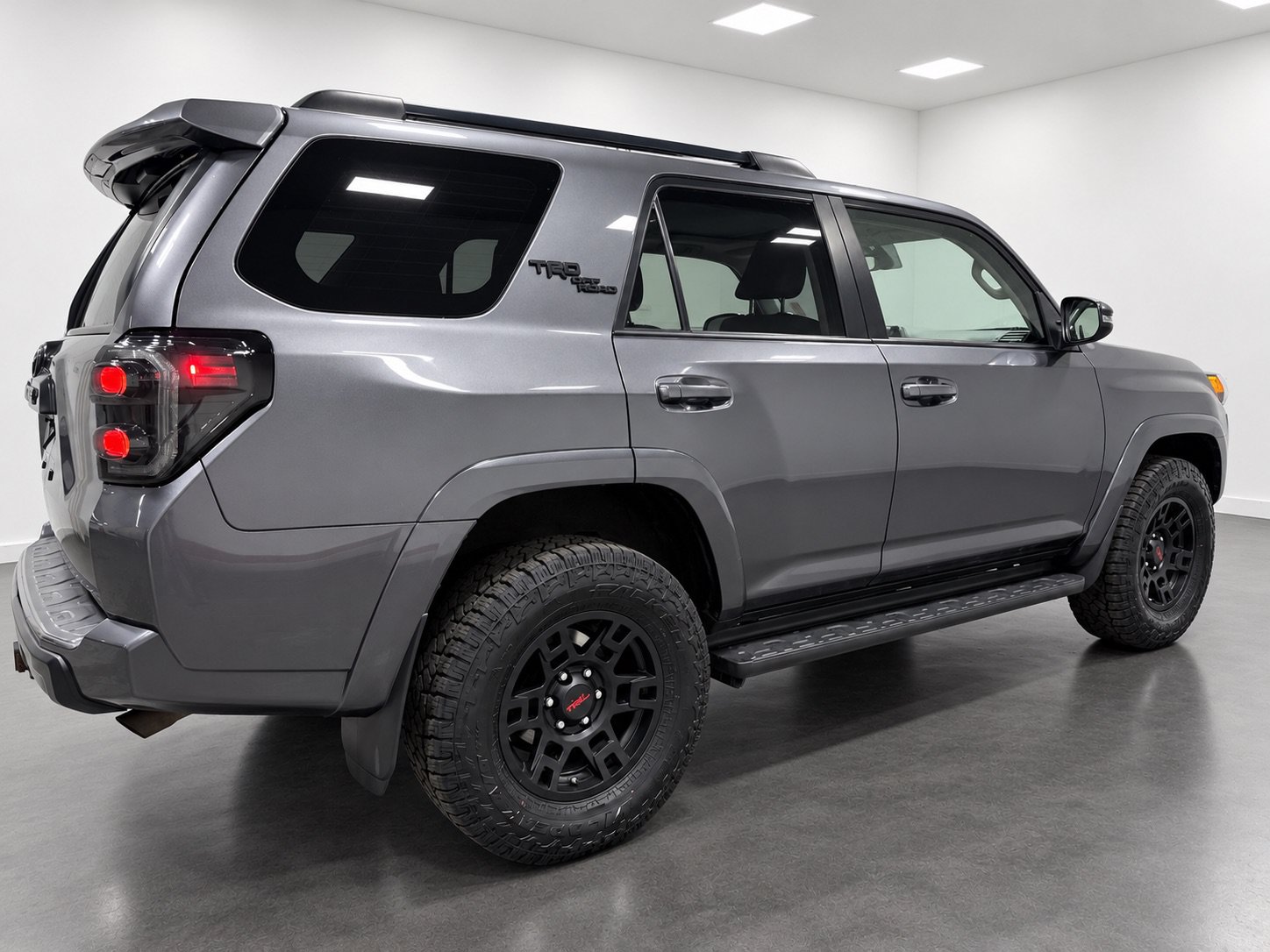 Used 2020 Toyota 4Runner TRD Off-Road Premium w/ Moonroof Package AWD/4WD image 3