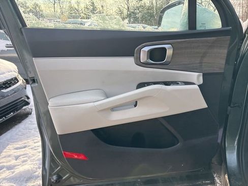 Certified 2022 Kia Sorento S w/ Panoramic Sunroof Package image 12