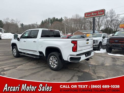Used 2024 Chevrolet Silverado 2500 High Country w/ Technology Package image 3