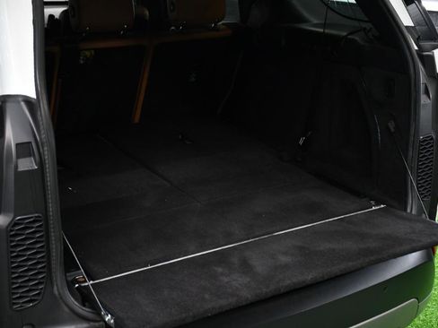Used 2018 Land Rover Discovery HSE AWD/4WD image 45