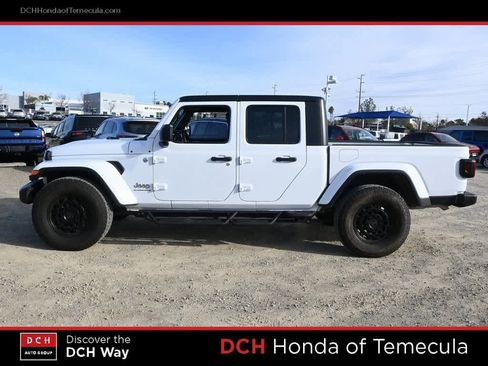 Used 2023 Jeep Gladiator Overland image 4