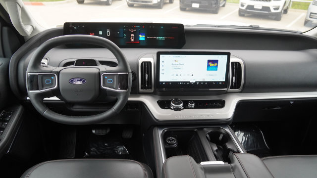 Used 2025 Ford Expedition Active AWD/4WD image 16
