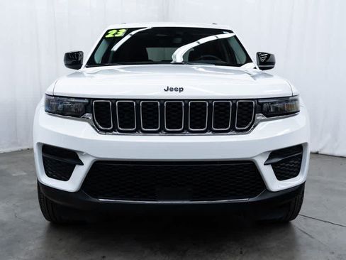 Used 2023 Jeep Grand Cherokee Laredo X AWD/4WD image 2
