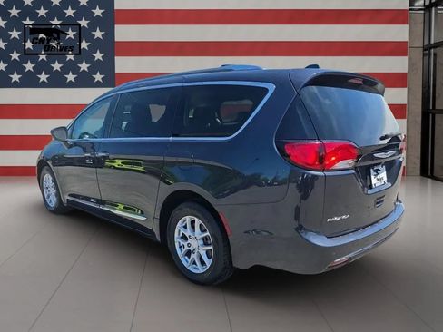 Used 2020 Chrysler Pacifica Touring-L FWD image 7