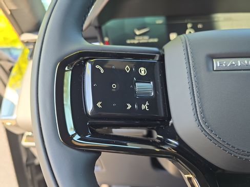 New 2025 Land Rover Range Rover Sport Dynamic SE image 17