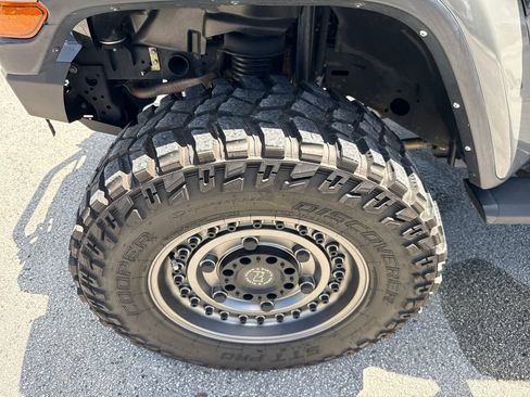 Used 2022 Jeep Gladiator Sport image 11