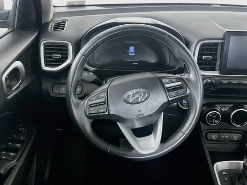 Used 2025 Hyundai Venue SEL FWD image 18