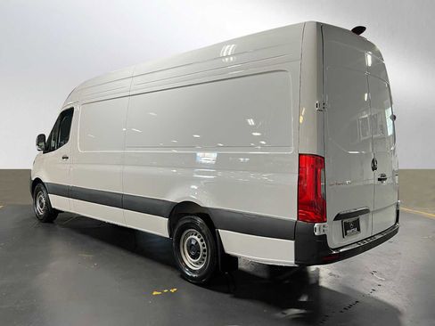 Used 2025 Mercedes-Benz Sprinter 2500 image 5