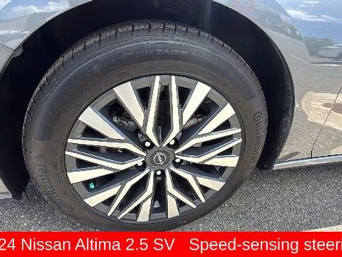 Used 2024 Nissan Altima 2.5 SV FWD image 9