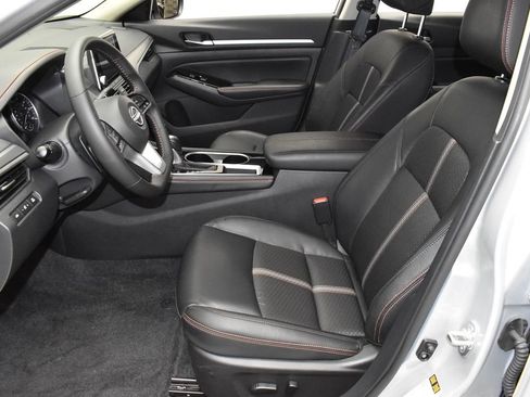 Used 2025 Nissan Altima 2.5 SR FWD image 13