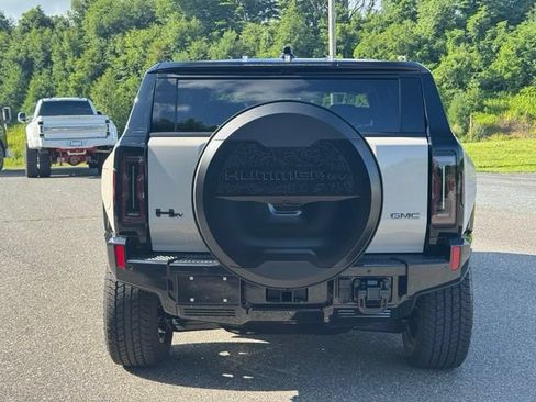 New 2026 GMC Hummer EV SUV w/ LPO, Dark Essentials Package AWD/4WD image 6