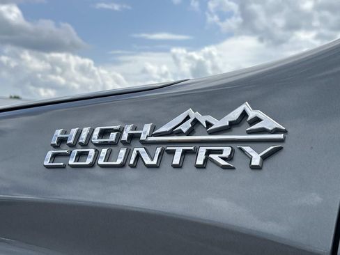 Used 2020 Chevrolet Silverado 1500 High Country w/ Technology Package AWD/4WD image 24