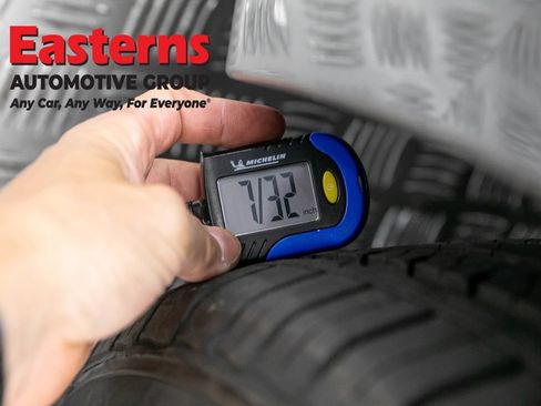 Used 2023 Chrysler Pacifica Touring-L FWD image 28