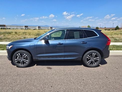 Used 2019 Volvo XC60 T8 Momentum w/ Advanced Package AWD/4WD image 2