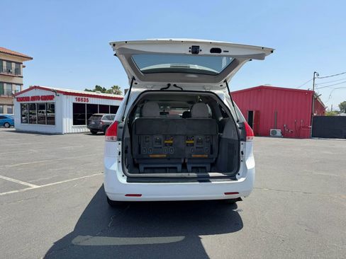Used 2014 Toyota Sienna LE FWD image 5