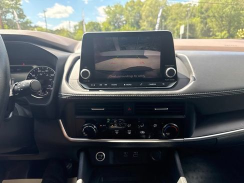 Used 2023 Nissan Rogue S AWD/4WD image 16