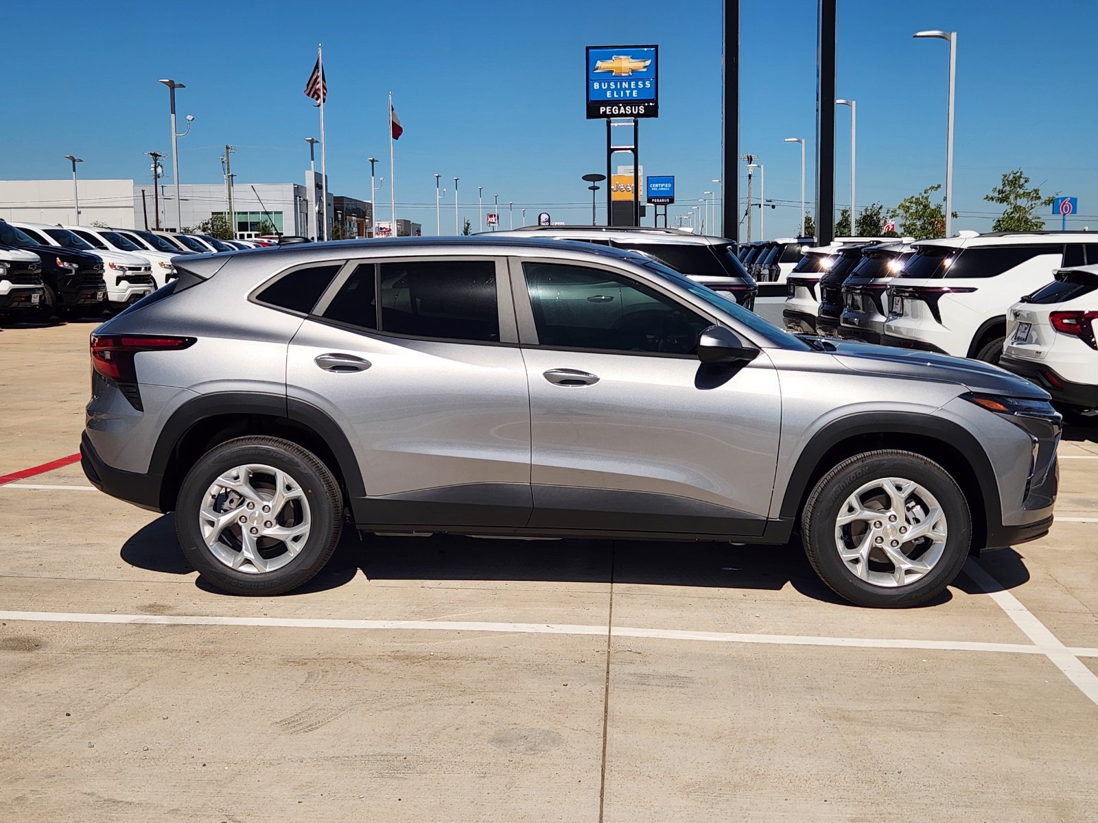 New 2026 Chevrolet Trax LS w/ LS Convenience Package FWD image 7