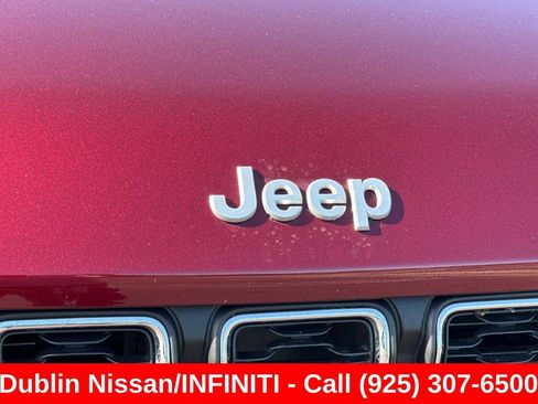 Used 2025 Jeep Grand Cherokee Laredo X w/ Luxury Tech Group I RWD image 48