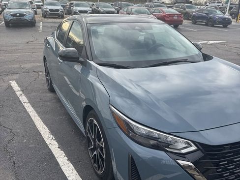 Used 2024 Nissan Sentra SR w/ SR Premium Package image 3