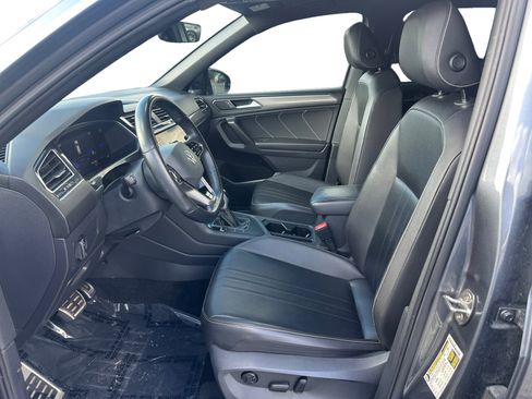 Used 2022 Volkswagen Tiguan SE R-Line image 9