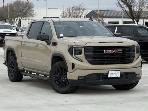 Used 2022 GMC Sierra 1500 Elevation image 2
