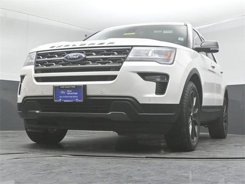 Certified 2018 Ford Explorer XLT w/ Equipment Group 202A image 39