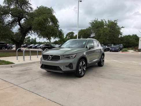 Certified 2023 Volvo XC40 B4 Plus w/ Driver Assist Package FWD image 2