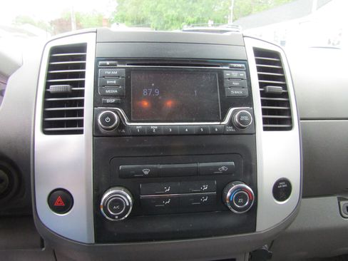 Used 2015 Nissan Frontier SV image 18