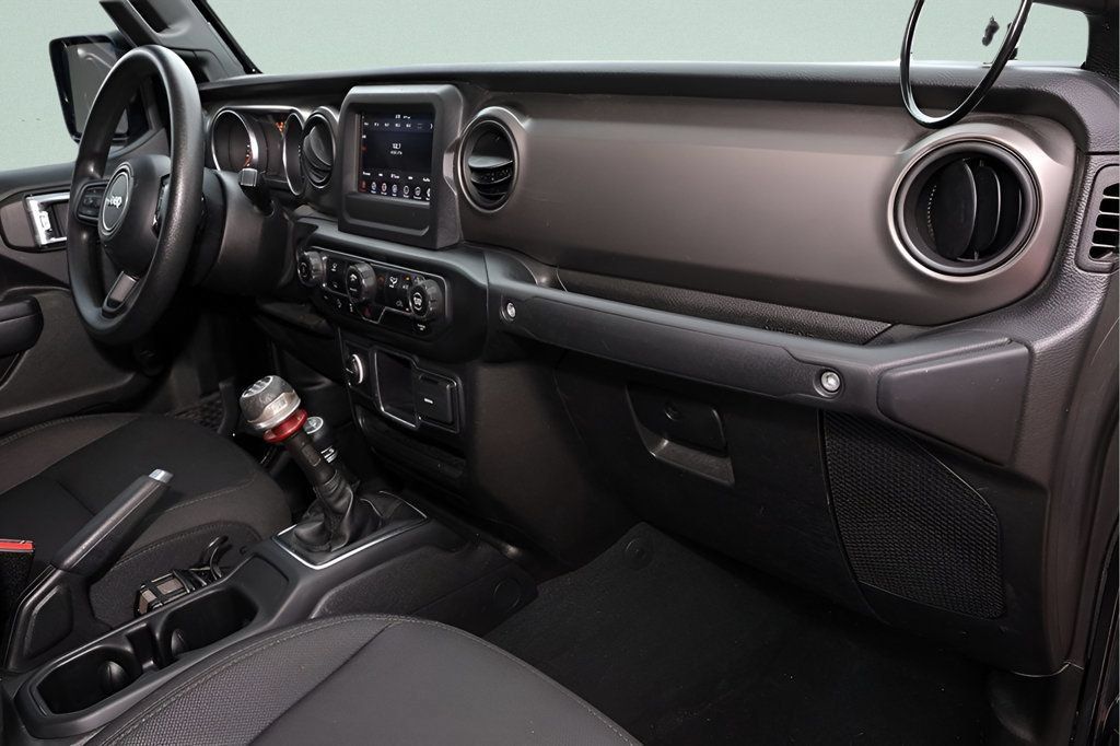Used 2022 Jeep Gladiator Sport AWD/4WD image 25