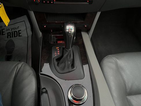 Used 2007 BMW 530xi Sedan image 16