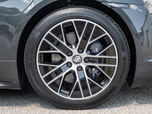 Used 2022 Porsche Taycan image 16