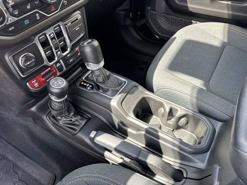 Used 2024 Jeep Wrangler Unlimited image 44