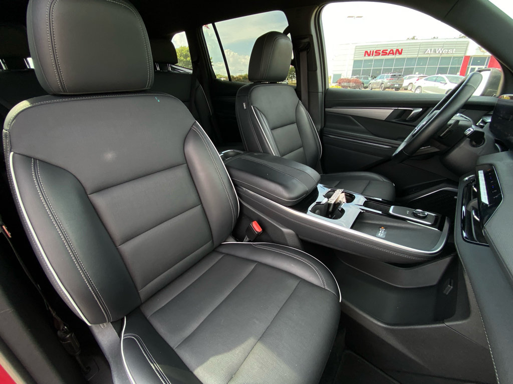Used 2025 Buick Enclave Preferred AWD/4WD image 14