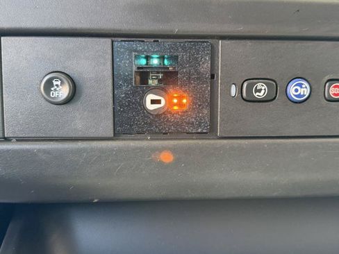 Used 2019 GMC Savana 2500 w/ Driver Convenience Package RWD image 24