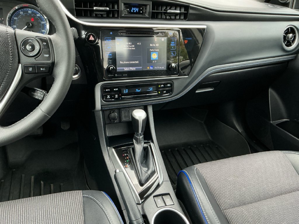 Used 2018 Toyota Corolla SE w/ SE Premium Package FWD image 12