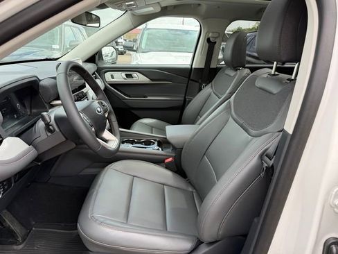 Used 2026 Ford Explorer Active w/ Active Comfort Package AWD/4WD image 12