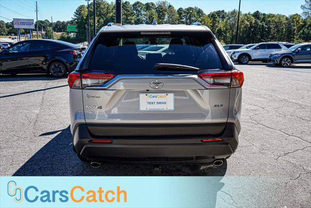 Used 2020 Toyota RAV4 XLE w/ Convenience Package FWD image 12