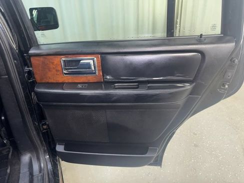 Used 2015 Lincoln Navigator 4WD image 34