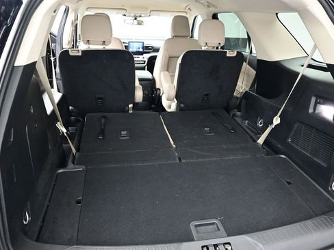 Used 2024 Ford Explorer XLT w/ Equipment Group 202A RWD image 10