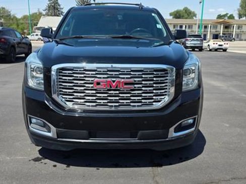 Used 2020 GMC Yukon Denali w/ Denali Premium Package AWD/4WD image 2