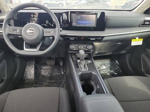 New 2025 Nissan Kicks S image 4